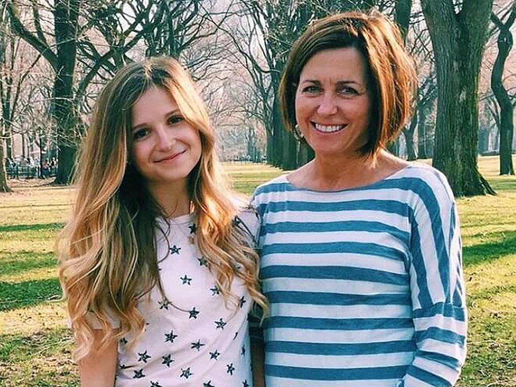 Mother Sent A Selfie From Her Daughters Dorm Room And Soon Realizes Her Surprising Mistake Obsev